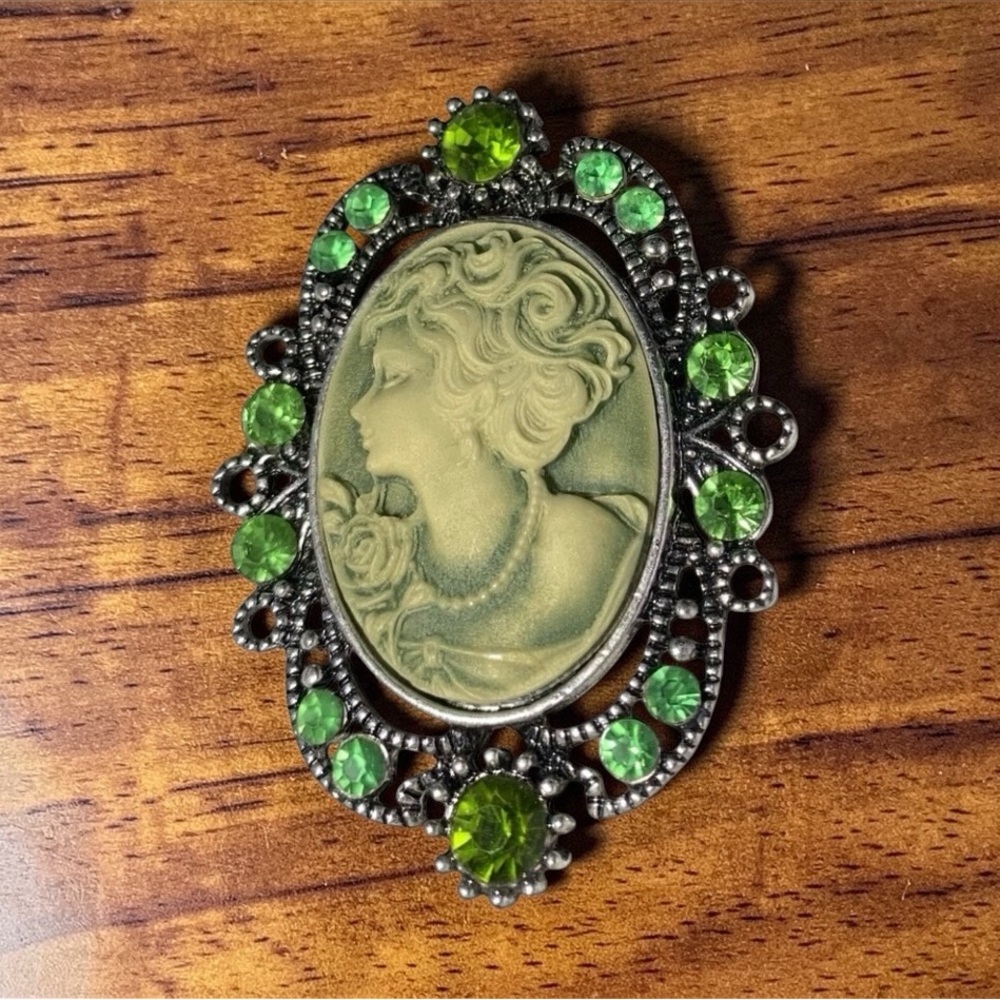 Vintage-Style Green Cameo Brooch with Peridot Rhinestones